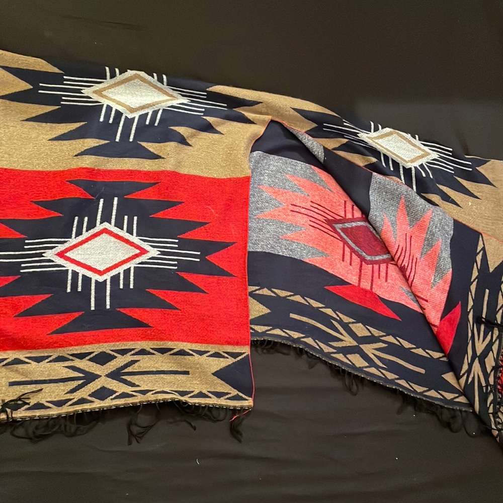 Off shoulder poncho quilt